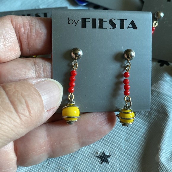 Red & yellow dangle beaded pierced earrings new old stock - Picture 3 of 3